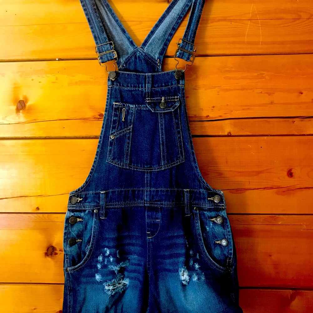 Super cute ripped denim overalls. Only worn once.